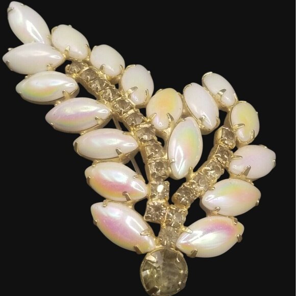 Milk Glass Aurora Borealis Brooch Shimmer Finish Graduated Rhinestones Gold Tone - Picture 4 of 7